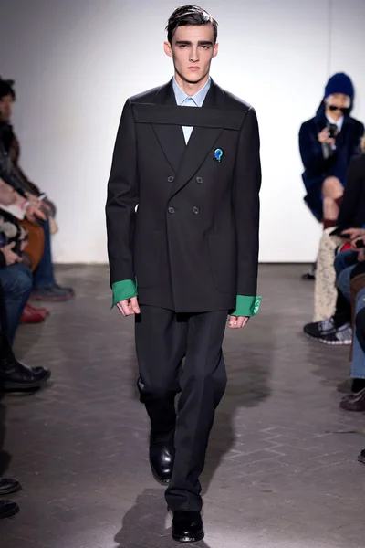 Look 10